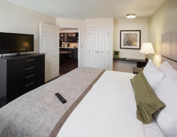 Candlewood Suites West Little Rock image 16